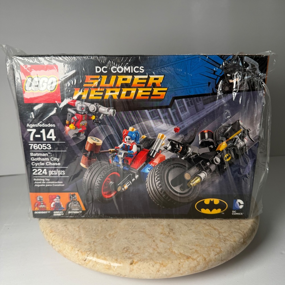 LEGO DC Super Heroes 76053 Batman Gotham City Cycle Chase NIB Harley Quinn 224pc